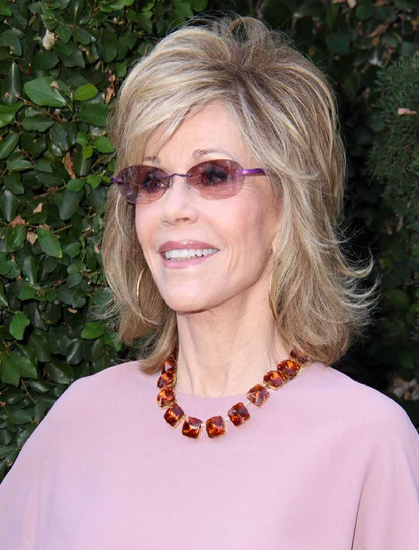 Jane Fonda 2022. Джейн фонда в 55 лет. Стрижки после 50 лет для женщин. Стрижки для женщин после 60.