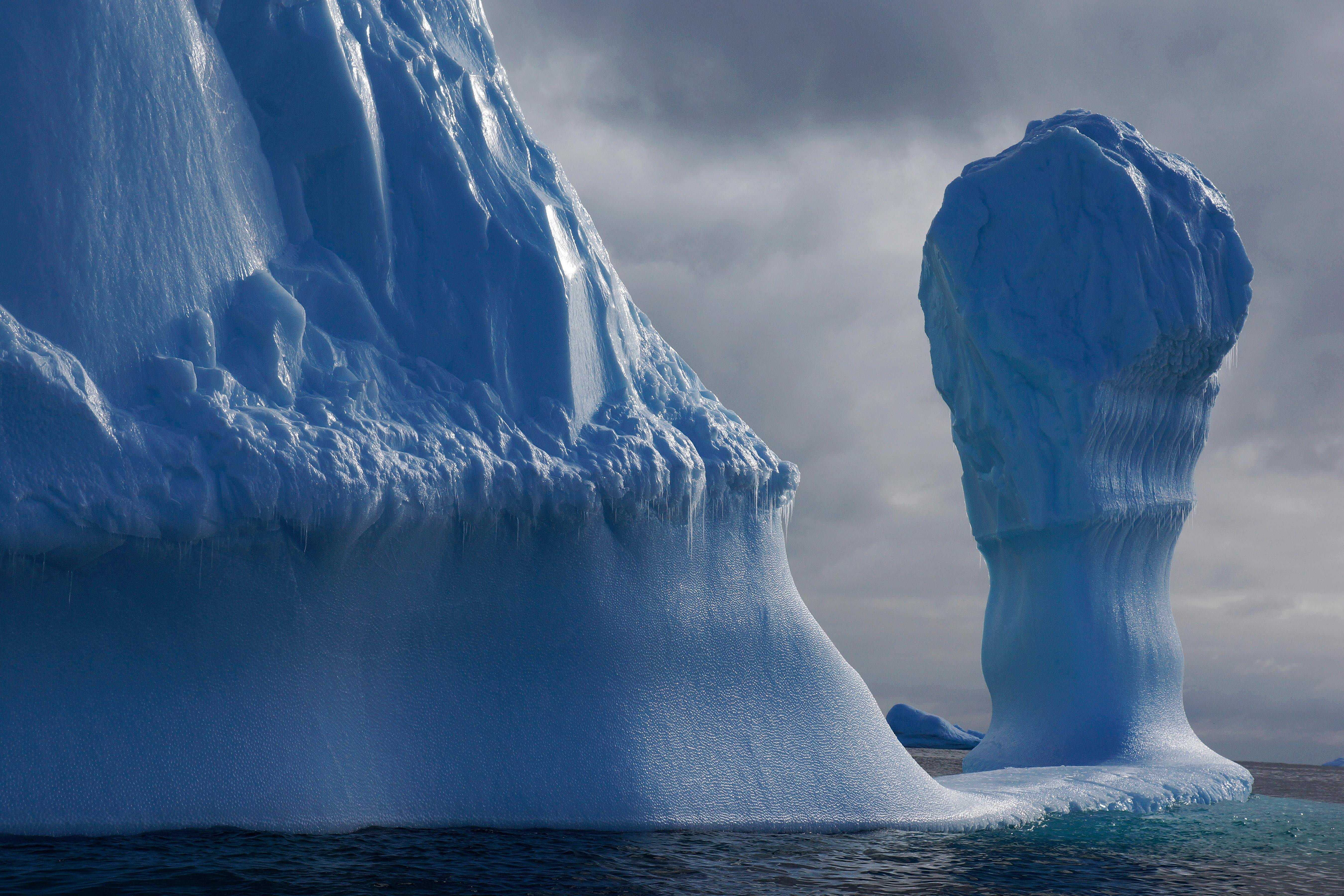 Огромные айсберги