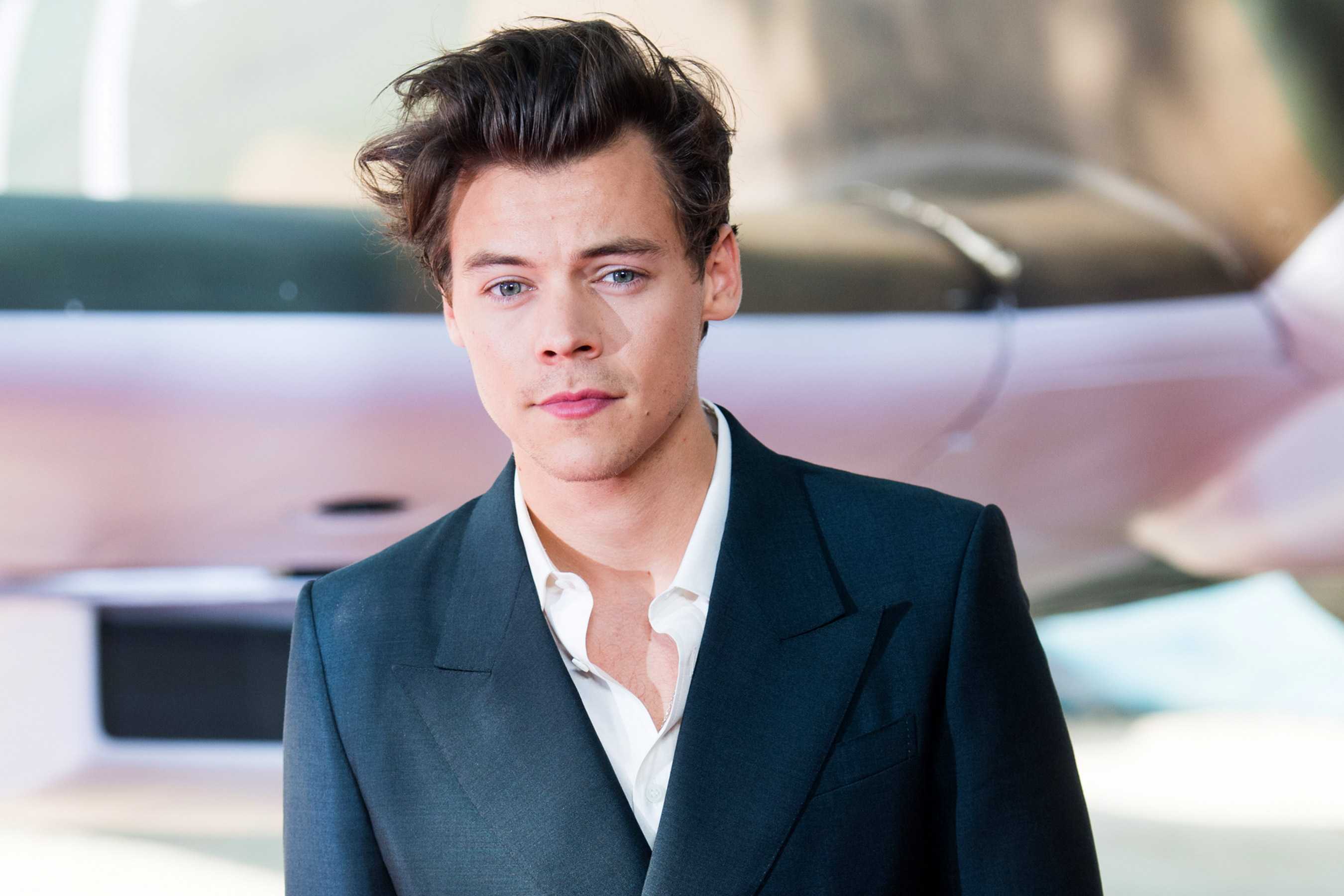 Harry styles. Гарри Стайлс стиль. Гарри Стайлс 2018. Оливия Уайлд и Гарри Стайлс. Гарри Стайлс 2017.