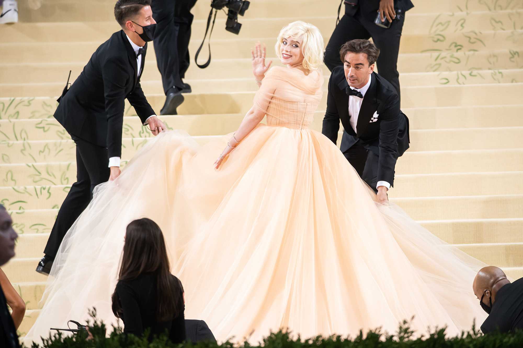Met gala 2021: самые странные наряды знаменитостей с красной дорожки