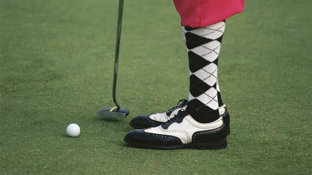 Почему игроки в гольф носят странную одежду?